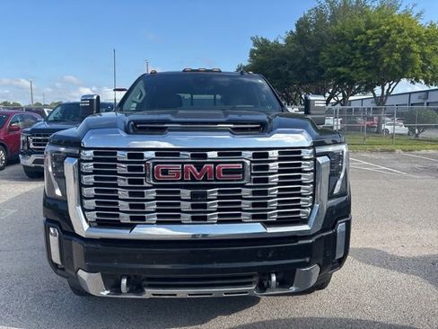 Used 2025 GMC Sierra 2500 Denali w/ Denali Reserve Package AWD/4WD image 2