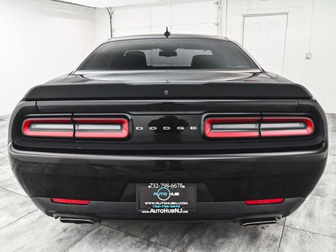 Used 2016 Dodge Challenger R/T Scat Pack w/ Leather Interior Group image 3