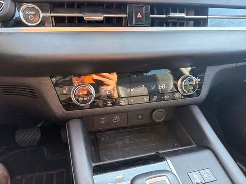 Used 2023 Mitsubishi Outlander 4WD Plug-In Hybrid image 17