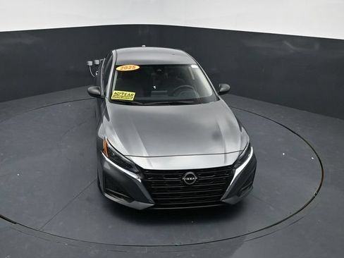 Used 2025 Nissan Altima 2.5 SV FWD image 51