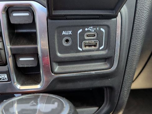 Used 2023 Jeep Wrangler Unlimited Rubicon image 15