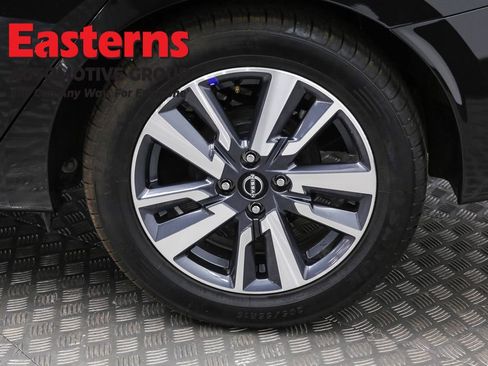 Used 2023 Nissan Versa SV image 33