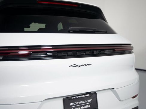 New 2026 Porsche Cayenne image 42