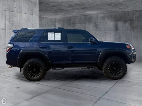 Used 2019 Toyota 4Runner SR5 AWD/4WD image 7