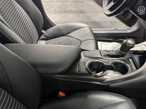 Used 2024 Toyota Camry SE FWD image 19