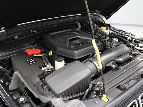 Used 2024 Jeep Wrangler Sahara image 15