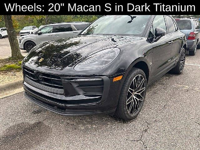 Used 2024 Porsche Macan AWD/4WD image 13