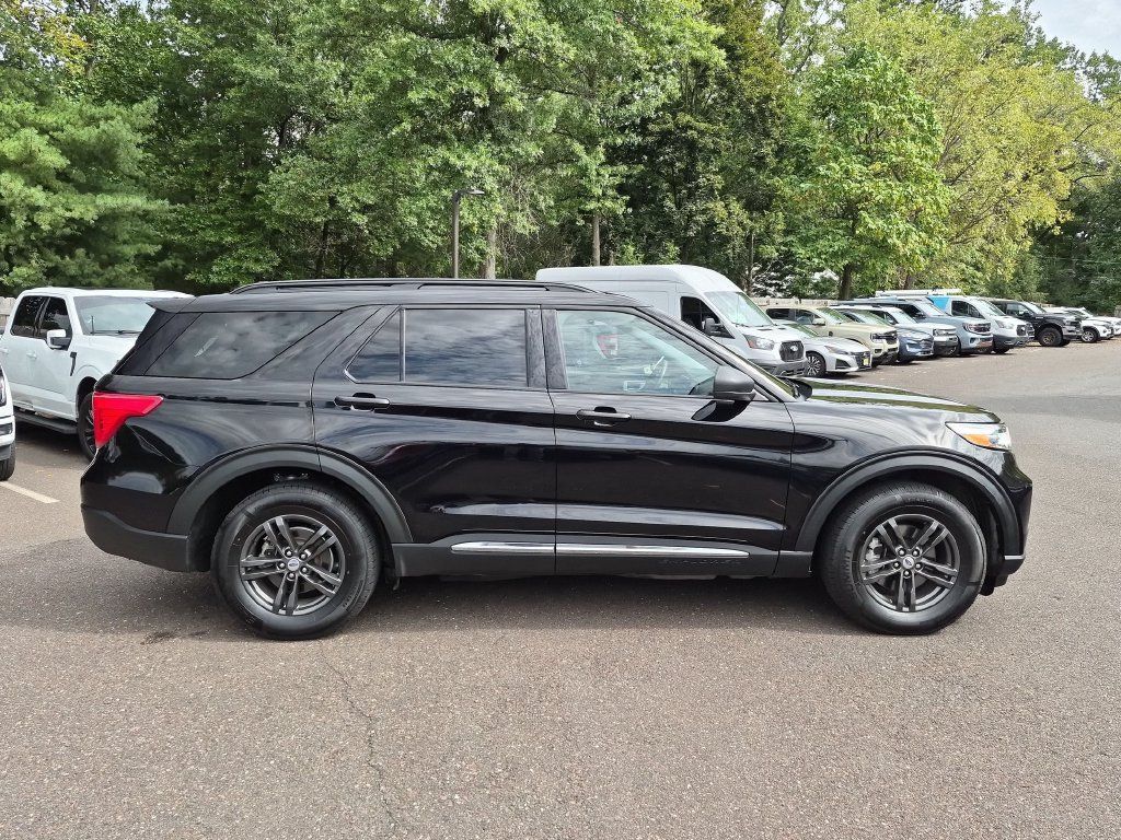 Certified 2021 Ford Explorer XLT w/ Equipment Group 202A AWD/4WD image 14