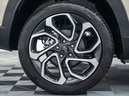 New 2026 Chevrolet Trax RS w/ Sunroof Package FWD image 18