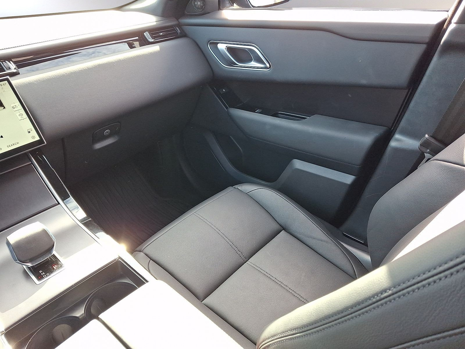 Certified 2026 Land Rover Range Rover Velar Dynamic SE AWD/4WD image 4