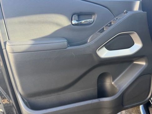 Used 2022 Nissan Frontier SV image 14