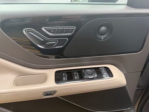 Used 2023 Lincoln Aviator Reserve w/ Equipment Group 201A AWD/4WD image 18