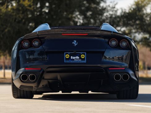 Used 2021 Ferrari 812 GTS image 15