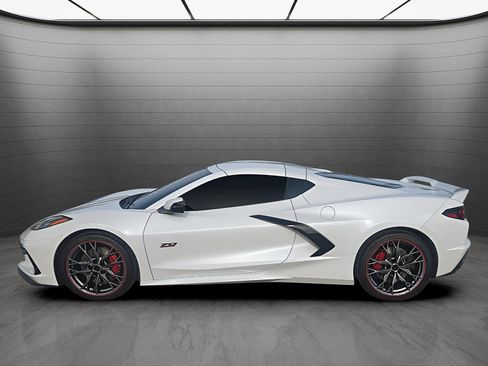 Used 2023 Chevrolet Corvette Stingray Premium Cpe w/ Z51 Performance Package RWD image 2