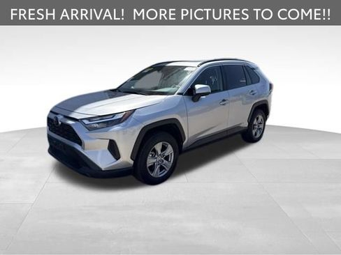 Used 2025 Toyota RAV4 XLE AWD/4WD image 1