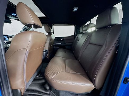 Used 2020 Toyota Tacoma Limited image 27
