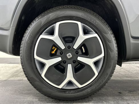 Used 2024 Rivian R1S Adventure image 12