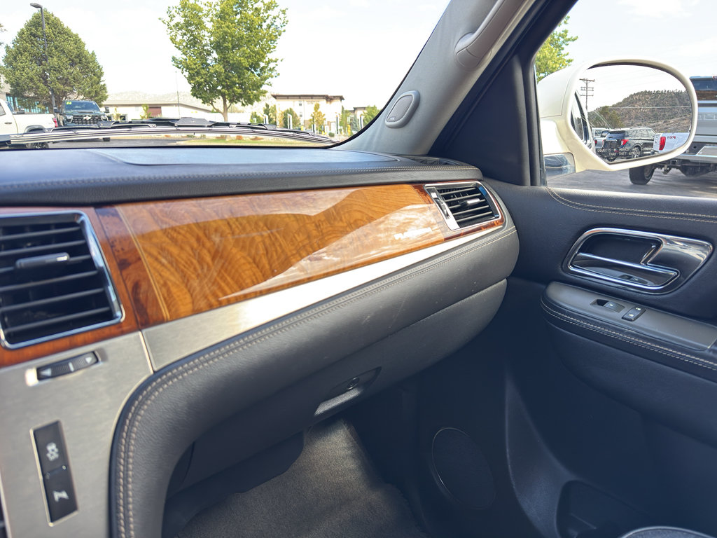 Used 2013 Cadillac Escalade Platinum AWD/4WD image 30
