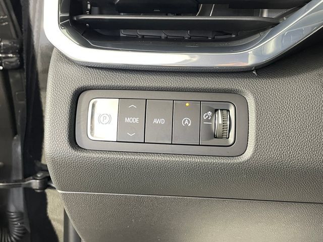 Certified 2026 GMC Acadia Elevation AWD/4WD image 13
