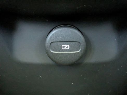 Certified 2023 Volvo XC60 B5 Ultimate image 17