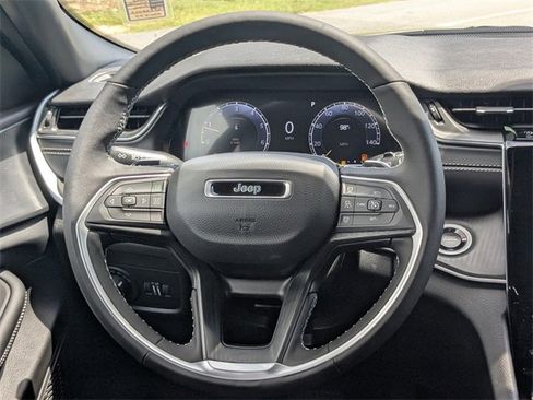 New 2025 Jeep Grand Cherokee Laredo X w/ Luxury Tech Group I image 15