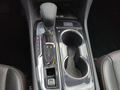 Used 2024 Chevrolet Equinox Premier image 17