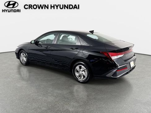 Certified 2026 Hyundai Elantra SE FWD image 7