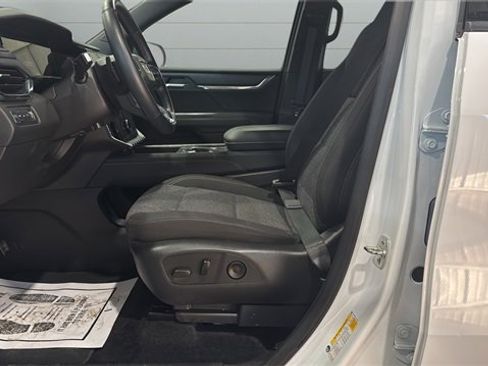 Used 2025 GMC Acadia Elevation image 33