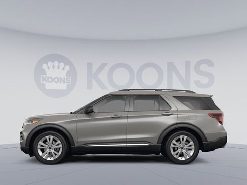 Used 2021 Ford Explorer XLT w/ Equipment Group 202A AWD/4WD image 2