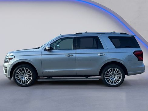 Used 2024 Ford Expedition Platinum AWD/4WD image 3