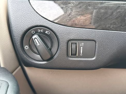 Used 2019 Dodge Grand Caravan SE w/ UConnect Hands-Free Group FWD image 24