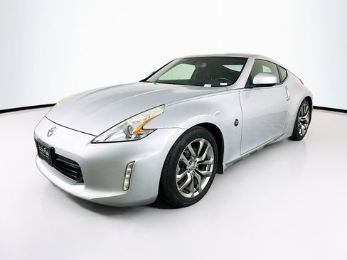 Used 2014 Nissan 370Z Coupe image 3