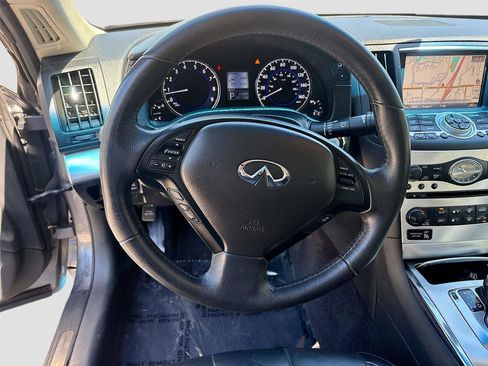 Used 2014 INFINITI Q60 Convertible w/ Premium Package image 11