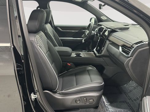 Used 2025 GMC Acadia Denali w/ Super Cruise Package image 26