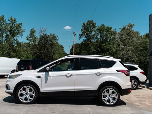 Used 2018 Ford Escape Titanium w/ Ford Safe & Smart Package FWD image 2