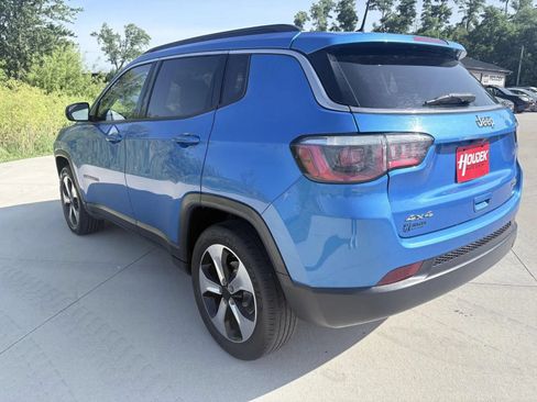 Used 2018 Jeep Compass Latitude w/ Popular Equipment Group AWD/4WD image 9