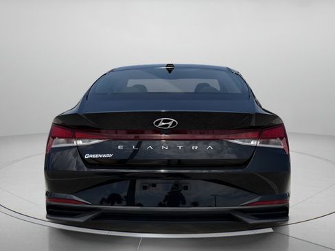 Used 2023 Hyundai Elantra SE FWD image 4