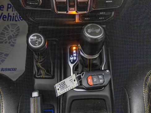 Used 2021 Jeep Wrangler Unlimited Sahara AWD/4WD image 31