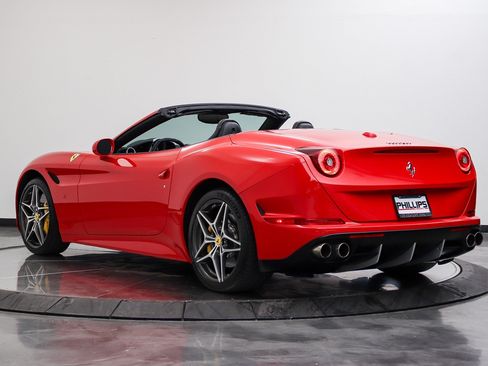 Used 2016 Ferrari California T RWD image 9