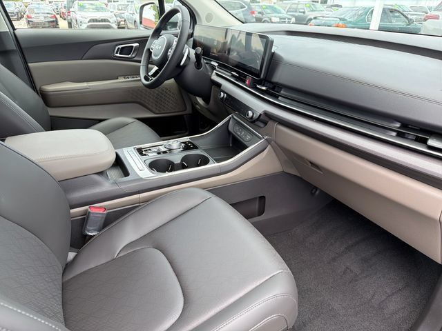 New 2026 Kia Carnival EX FWD image 21