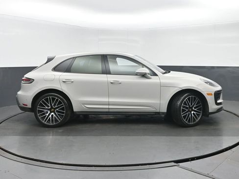 Used 2022 Porsche Macan AWD/4WD image 2