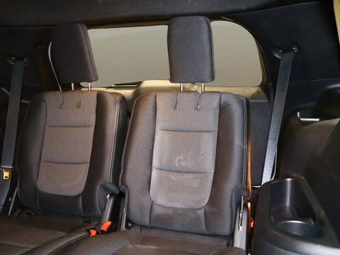 Used 2019 Ford Explorer XLT image 17