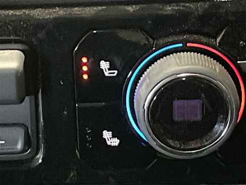 Used 2025 Chevrolet Silverado 1500 LT image 21