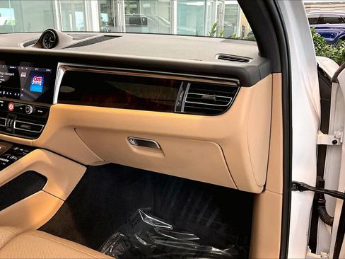 Used 2025 Porsche Macan image 34