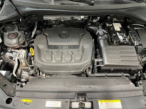 Used 2024 Volkswagen Tiguan SE FWD image 8