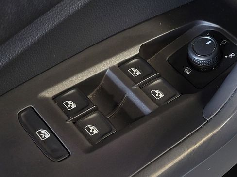 Used 2019 Volkswagen Jetta SEL w/ Cold Weather Package FWD image 27