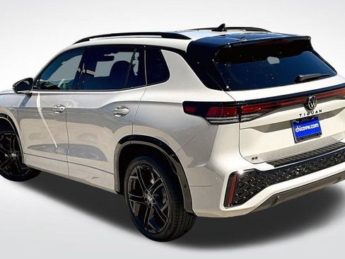 New 2026 Volkswagen Tiguan SE R-Line FWD image 13