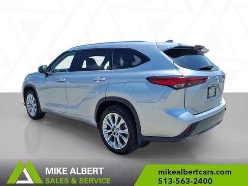 Used 2022 Toyota Highlander Limited AWD/4WD image 5