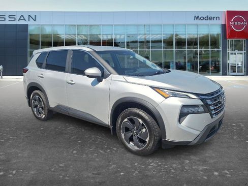 Certified 2025 Nissan Rogue SV FWD image 3