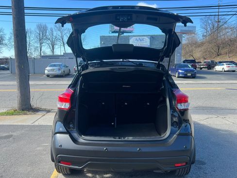Used 2020 Nissan Kicks SV FWD image 9